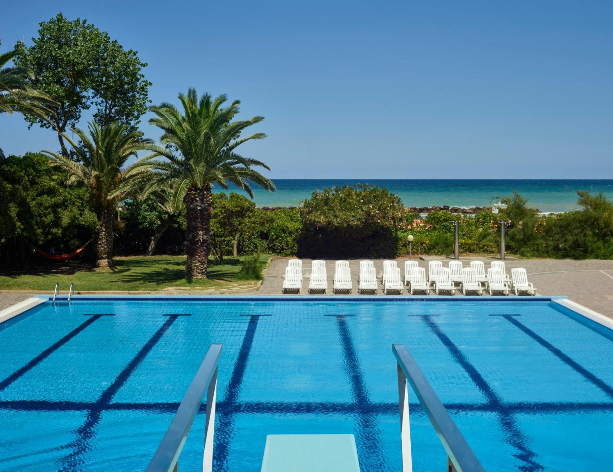 Serena Majestic Residence Montesilvano Luaran gambar